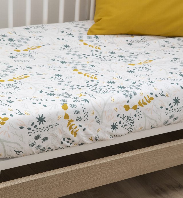 Spannbetttuch für Babybett mit Yukari-Motiven aus Bio-Baumwolle