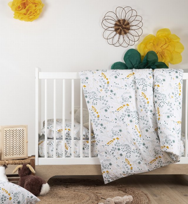 Spannbetttuch für Babybett mit Yukari-Motiven aus Bio-Baumwolle