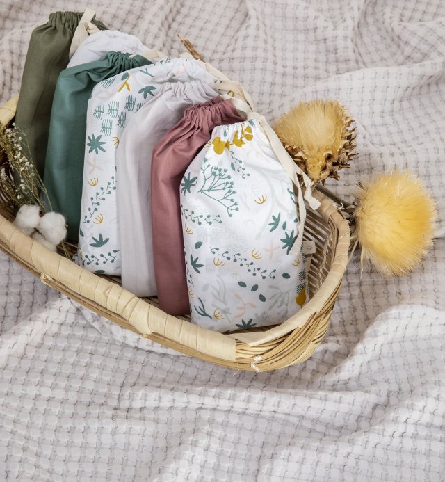 Spannbetttuch für Babybett mit Yukari-Motiven aus Bio-Baumwolle