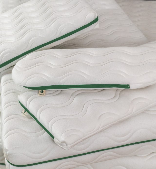 Aloe R children's mattress in recycled polyester fabric available in 90x190cm and 90x200cm sizes