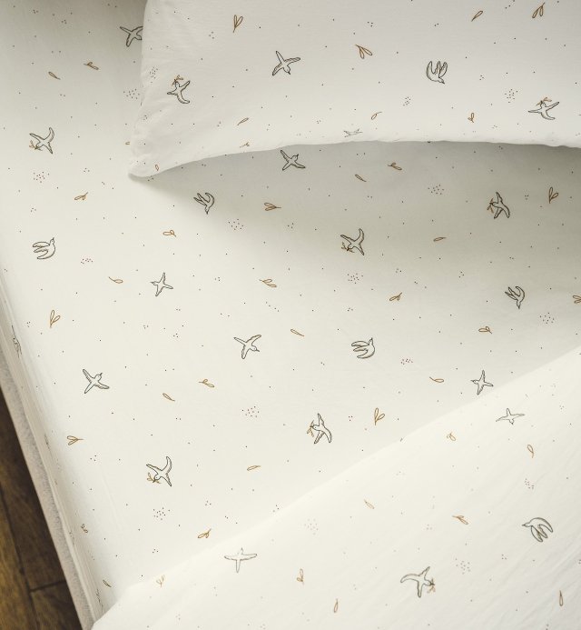 Sábana ajustable para cama infantil con estampado de pájaros l'envolée en algodón orgánico 100% certificado GOTS 90x190cm 90x200