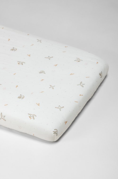 Crib sheet with birds motif l'envolée in 100% GOTS-certified organic cotton 50x83cm