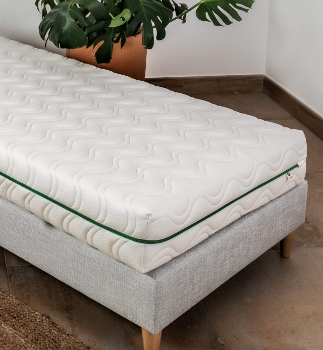 Aloe R New latex and recycled polyester fabric children's mattress available in 90x190cm and 90x200cm sizes