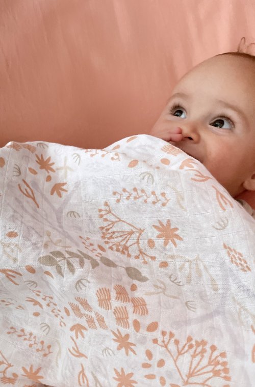 Special maxi-swaddles with Yukari pattern in GOTS-certified organic cotton, large size 120x120 cm