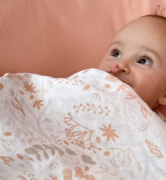 Special maxi-swaddles with Yukari pattern in GOTS-certified organic cotton, large size 120x120 cm