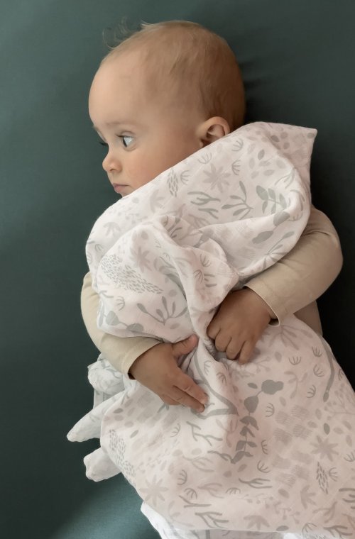 Special maxi-swaddles with Yukari pattern in GOTS-certified organic cotton, large size 120x120 cm