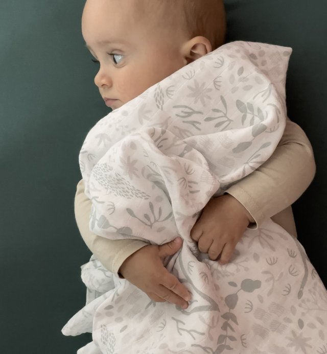 Special maxi-swaddles with Yukari pattern in GOTS-certified organic cotton, large size 120x120 cm