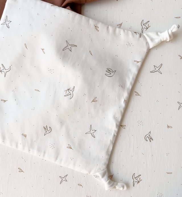 An ideal birth gift for baby's first nights in soft, organic cotton