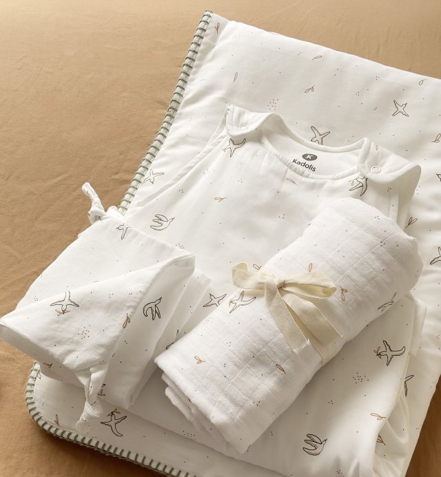 An ideal birth gift for baby's first nights in soft, organic cotton