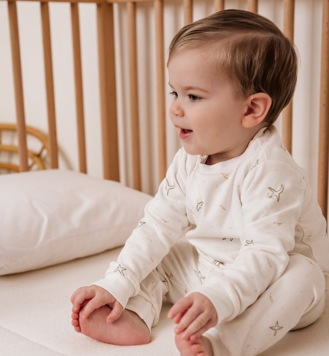 100% GOTS-certified organic cotton 2-piece footless pyjamas for children aged 18 months to 5 years