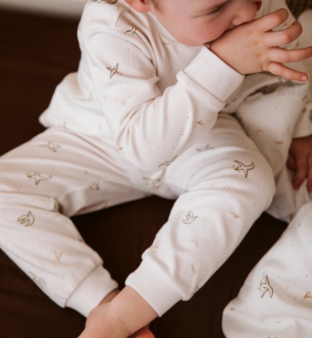 100% GOTS-certified organic cotton 2-piece footless pyjamas for children aged 18 months to 5 years