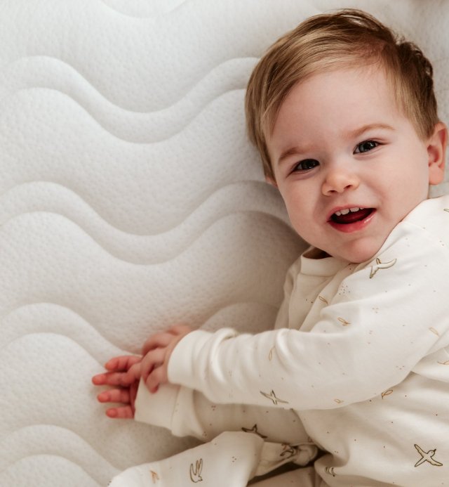 Aloe R baby mattress in recycled polyester fabric, available in 60x120 70x140