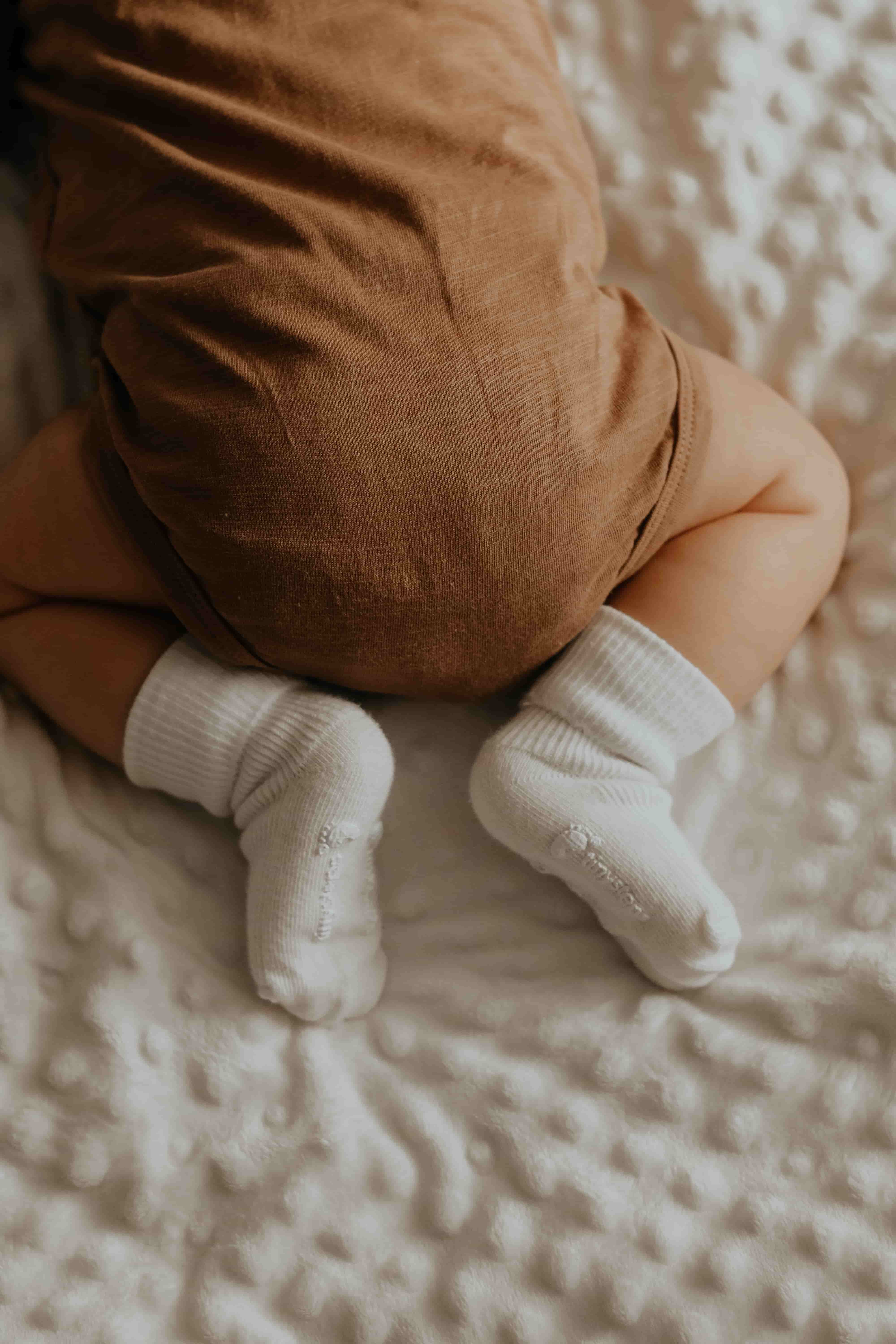 Bebés de verano y de invierno: ¿cómo vestirlos para dormir por la